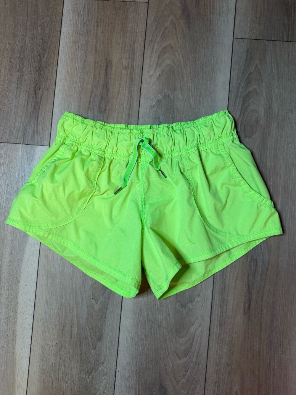 💚 Lululemon Neon Green Shorts 💚